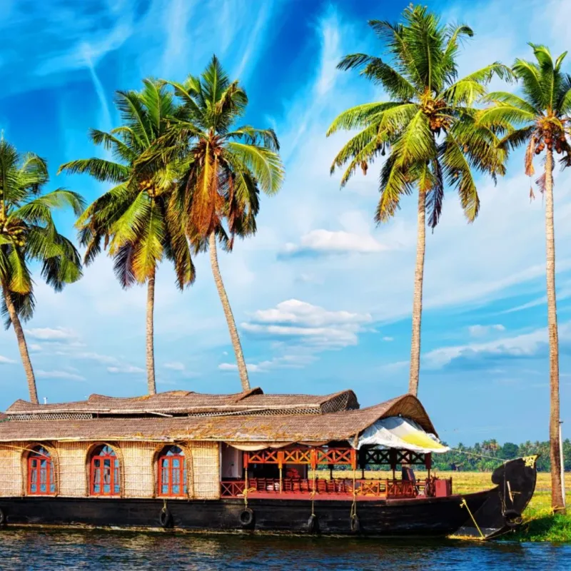 Luxury Houseboat Stay